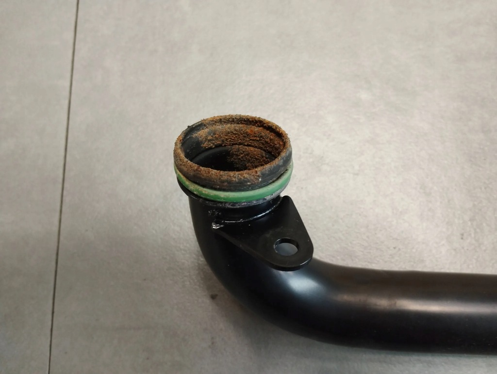 фото №3, Audi q7 4l шланг wody 059121071am