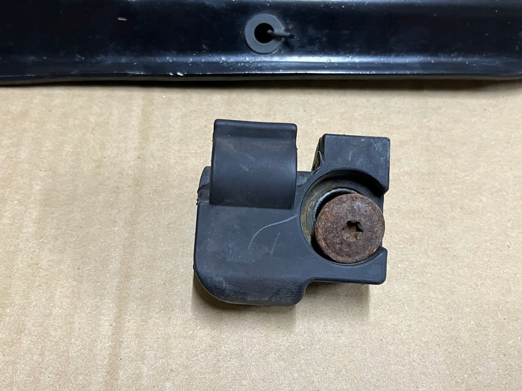 фото №11, Tourneo courier 14 ролики двері bok лівий напрямна задня