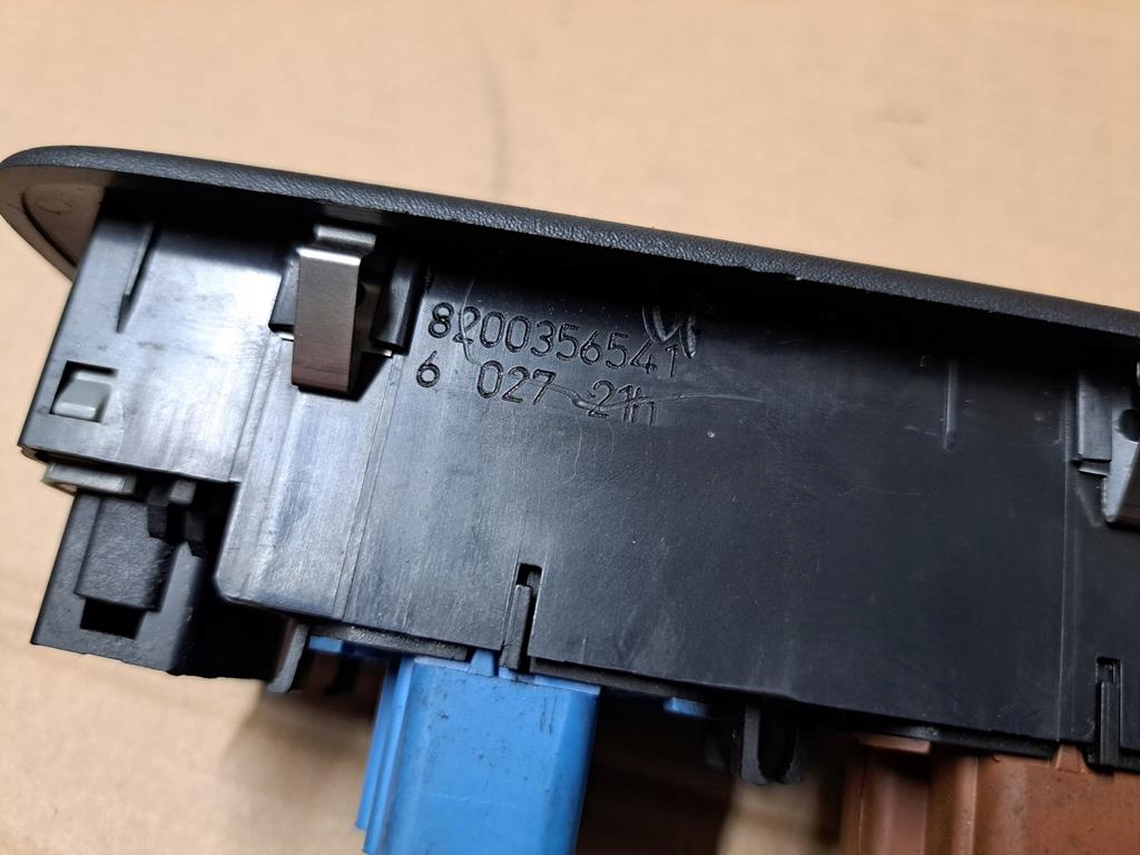 фото №3, Перемикач вікон лівий renault clio iii 8200356541 7