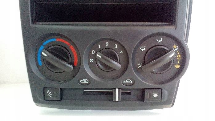 фото №8, Консоль средняя переключатели hyundai getz 2005r.