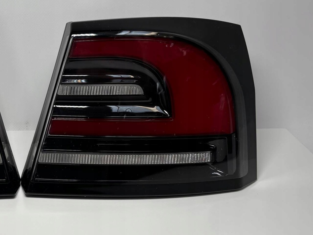фото №1, Лампа задняя правая tesla model s plaid 2021+