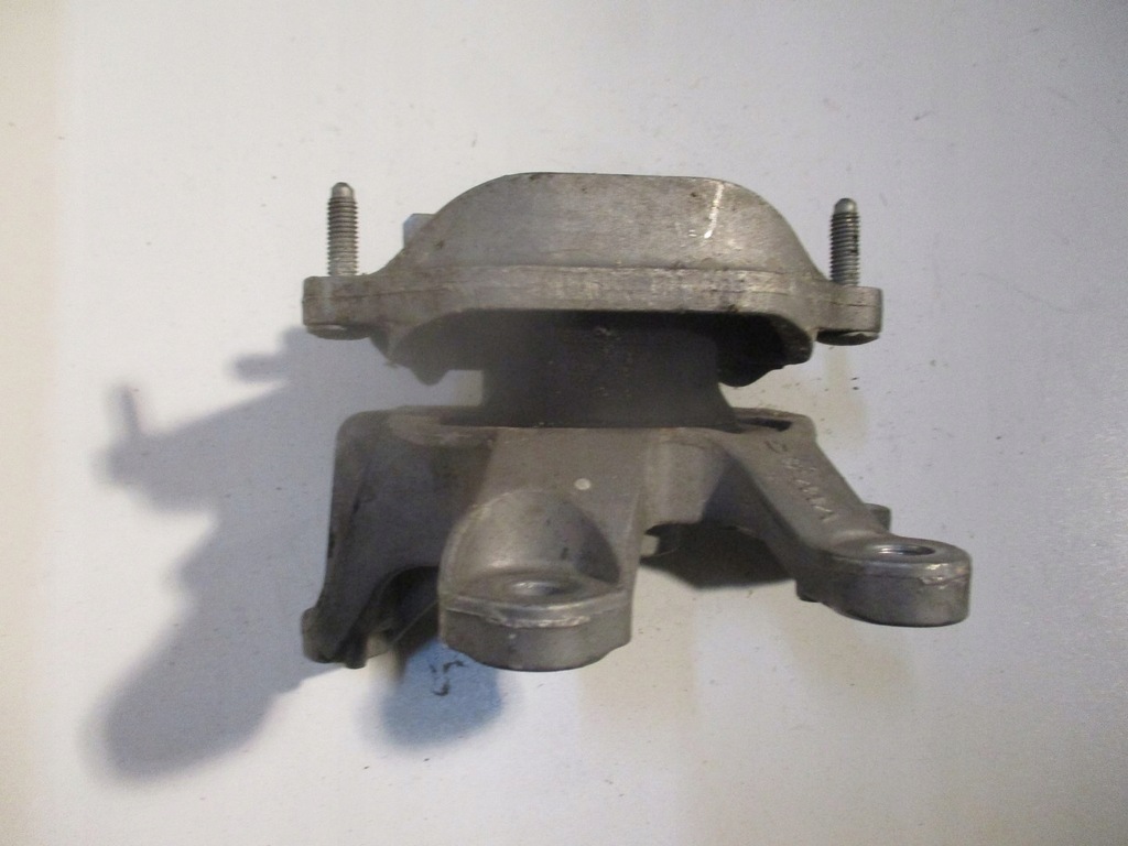 фото №2, Кронштейн подушка двигуна 8k0399151