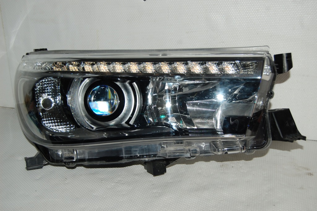 фото №1, Toyota hilux viii led правая лампа 2015-2020 eu