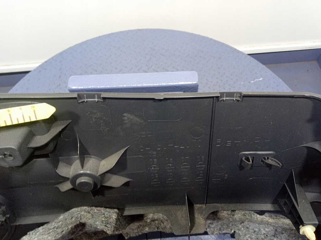 фото №9, Toyota rav4 iii xa30 05- оббивка багажника обшивка правий 64730-42070