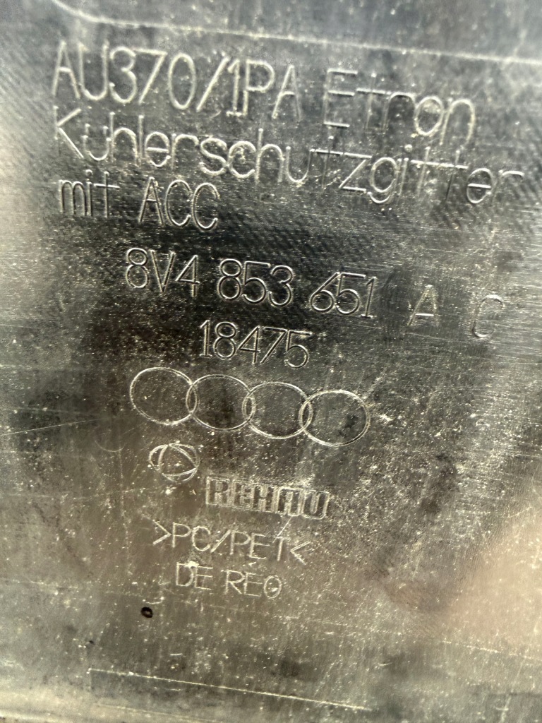 Audi a3 8v e-tron рестайлінг  передній бампер з решітка гарний giełda Зі Шроту