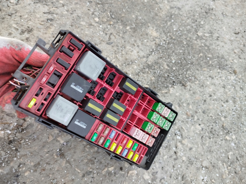 Коробка предохранителей реле ford transit mk5 t350 135 2.4d с Разборки