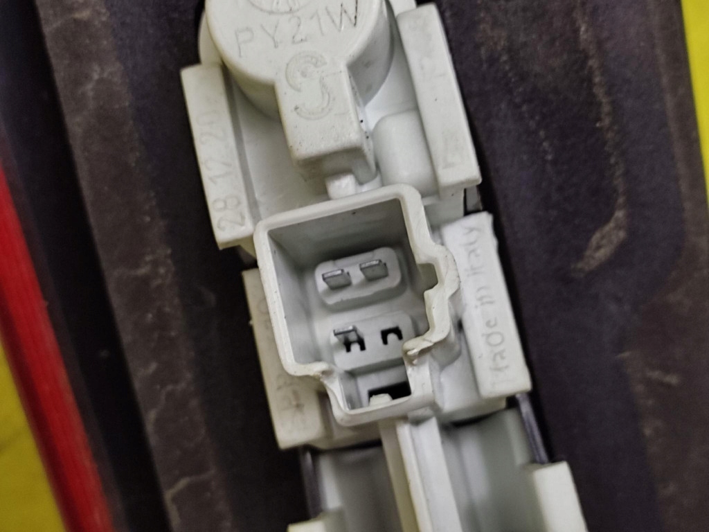 Volvo v50 фара правий задні Недорого