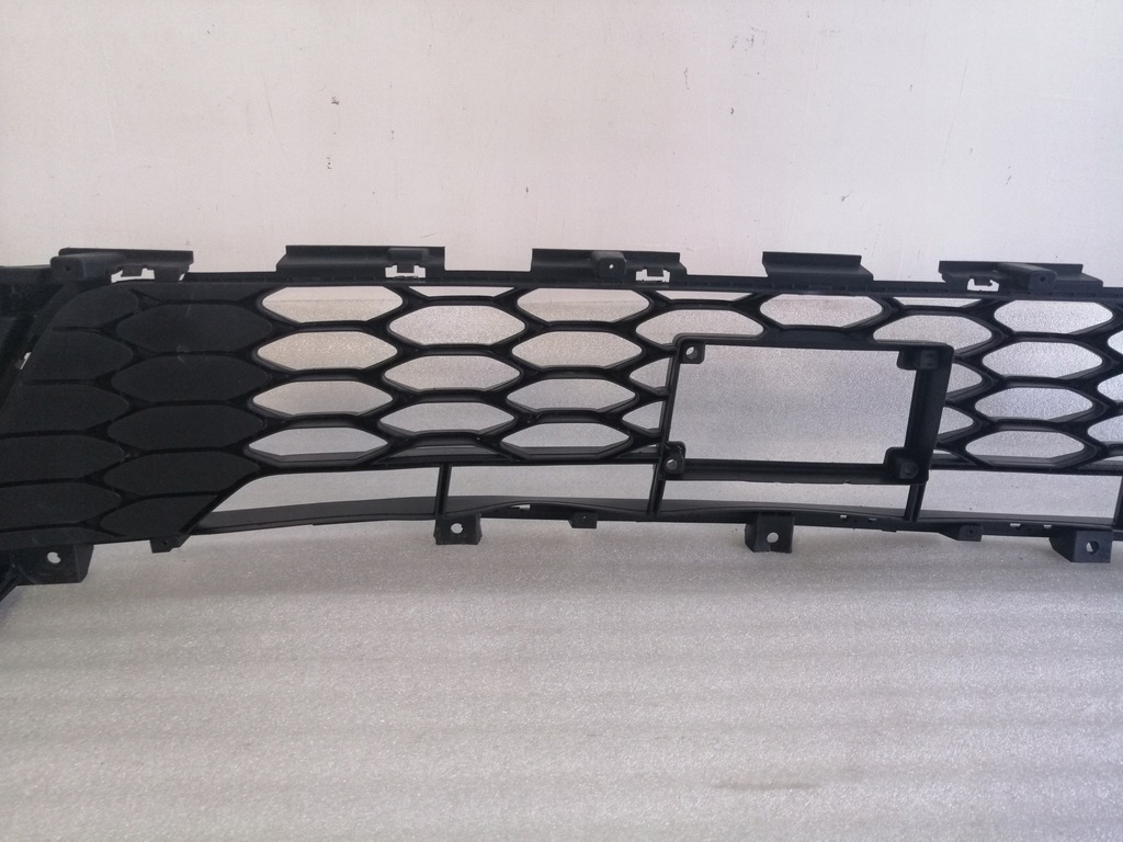 фото №8, Kia ceed iii gt line средняя решётка бампера