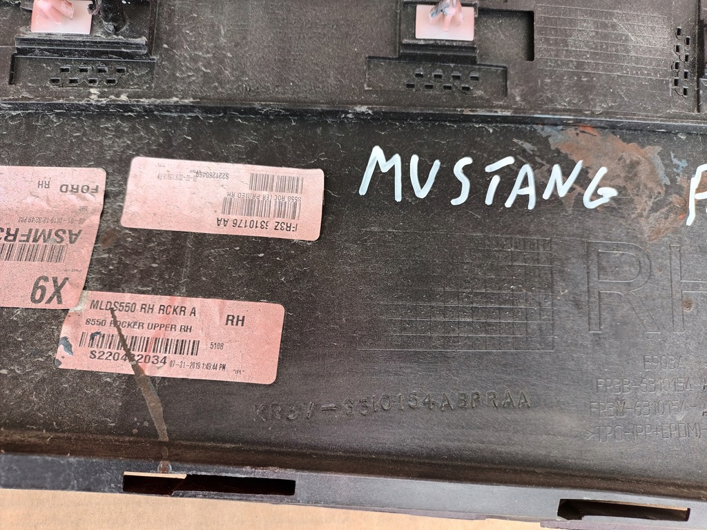 фото №12, Молдинг порог правая ford mustang vi порог правый