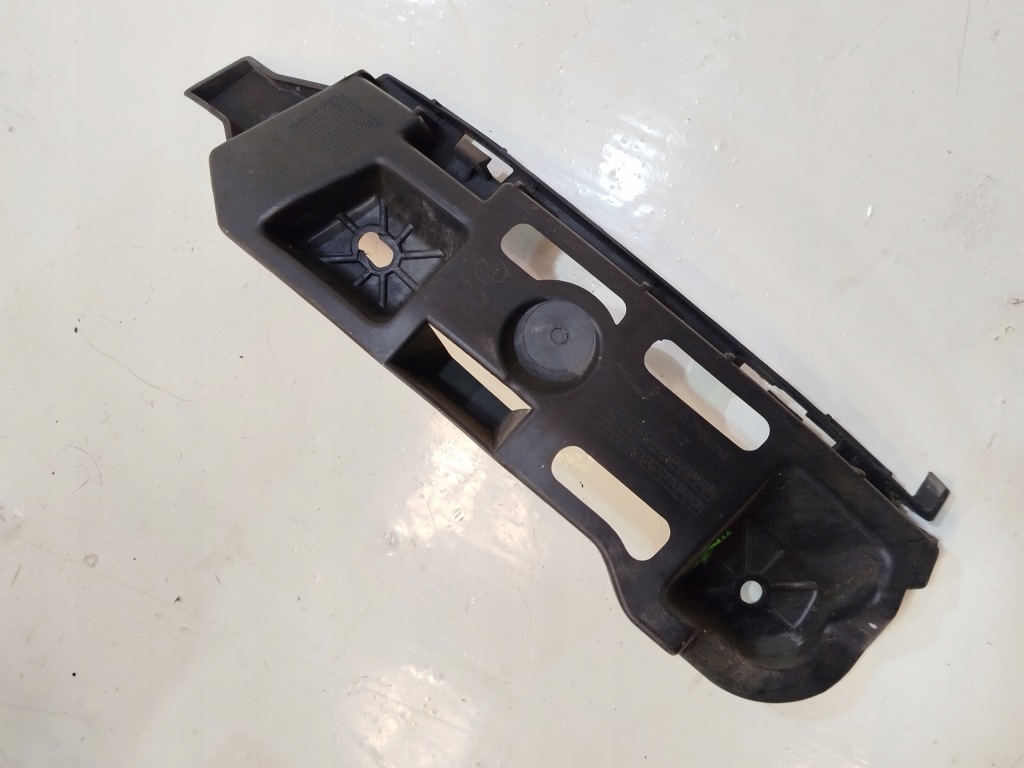 фото №1, Напрямна бампера задня vw passat b8 2.0 tdi 3v5807393a