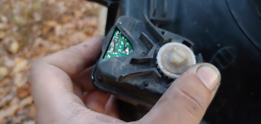 фото №9, Фара правий перед mitsubishi pajero iii europa