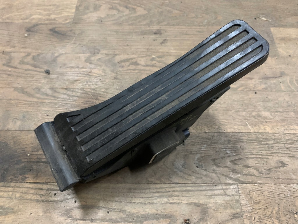 фото №1, Mercedes e w212 lift педаль газа потенциометр