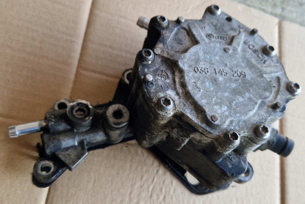 Насос вакуум пального 1.9 tdi bosch 038145209c Недорого