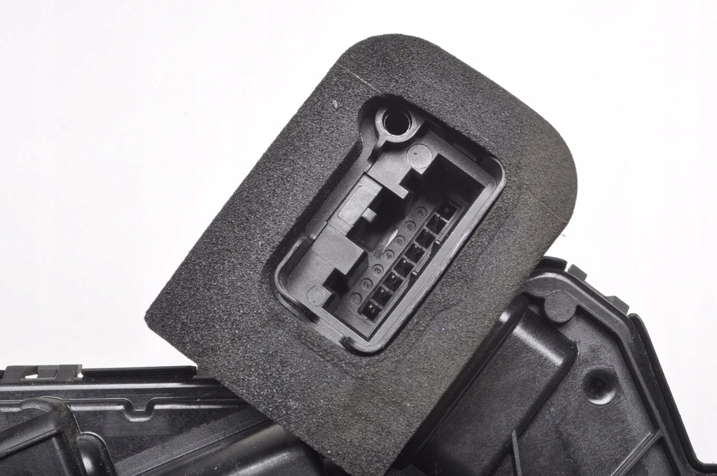 фото №8, Skoda karoq замок двері правий перед uk 7 pin c6b-5tc837016b 5tc837016b