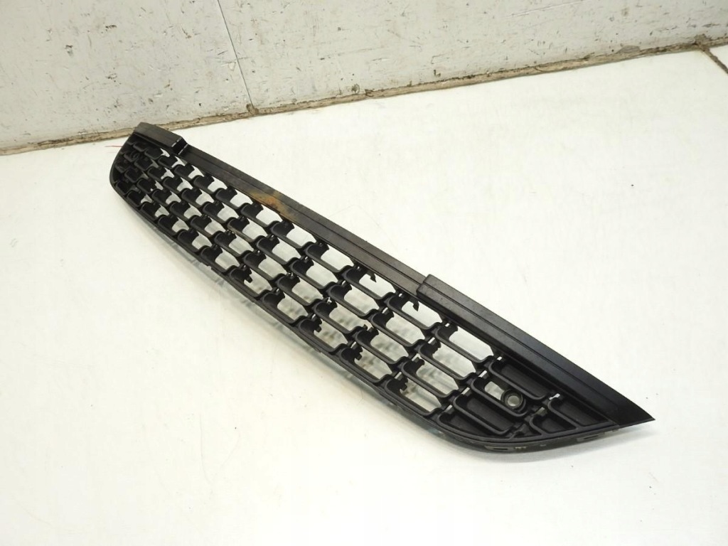 Решётка радиатора решётка бампера средняя opel astra j 13266567 Киев