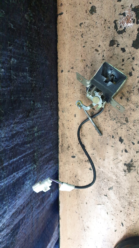 фото №1, Mazda tribute i замок стекло крышки задняя