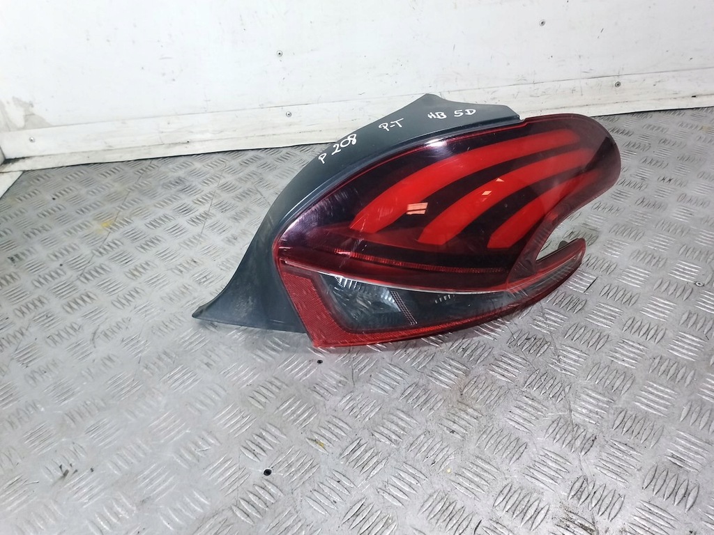 фото №1, Лампа задняя правая peugeot 208 хэтчбек