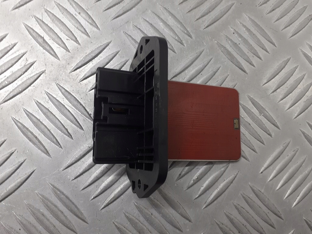 фото №1, Резистор резистор вентилятор mazda 2 dy hm420040b