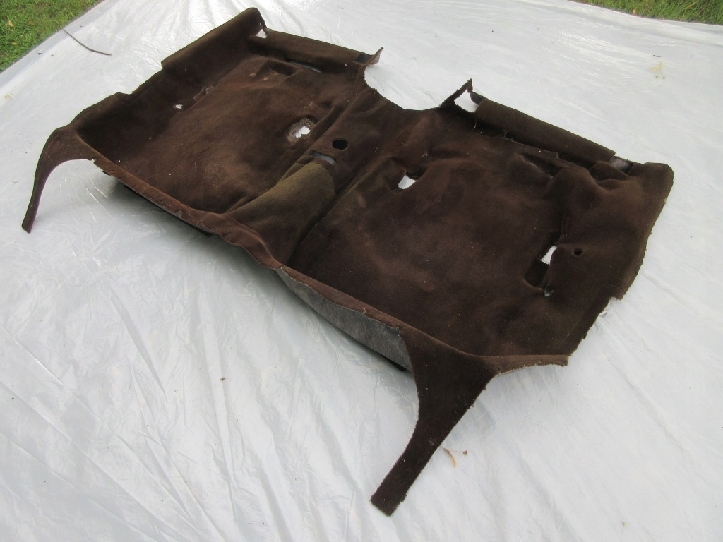 Обшивка пол mercedes w126 1266840929 коричневый в Украине