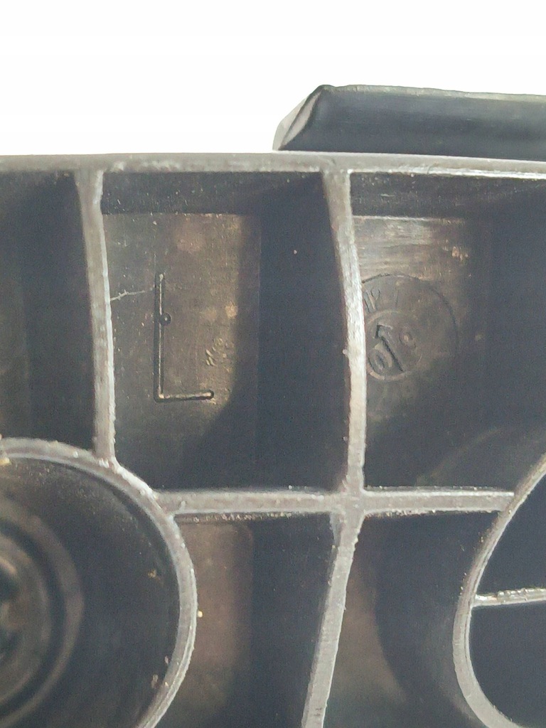 фото №8, Лівий напрямна заднього бампера toyota auris _e15_ 5256302030 2.2l дизель