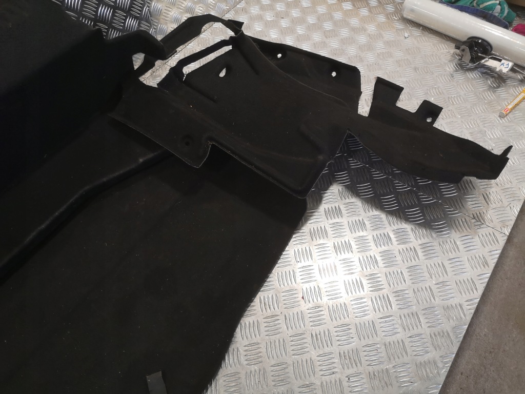 Оббивка обшивки багажника mercedses slk r171 Недорого