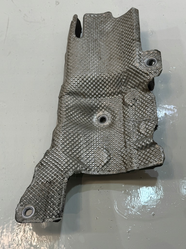 фото №1, Защита тепловая vw passat b8 04l103954a