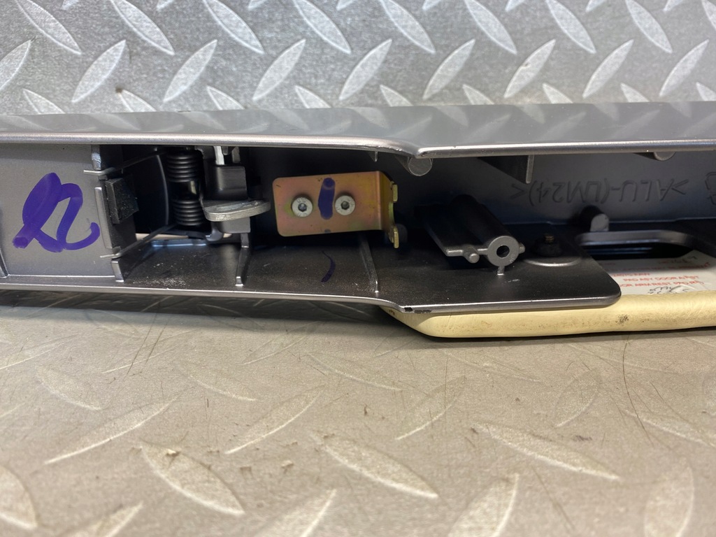 фото №9, Ручка внутренняя дверь правая aston martin db9