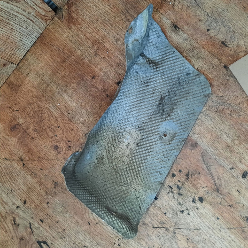 фото №1, F02 bmw f01 защита тепловая задняя правая 7185214