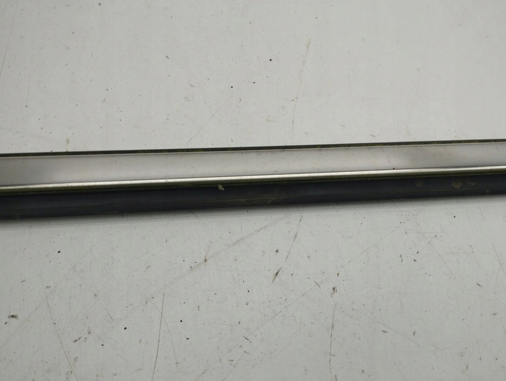 фото №9, Chrysler town & country v левая сторона молдинг прокладка стекло дверь задних