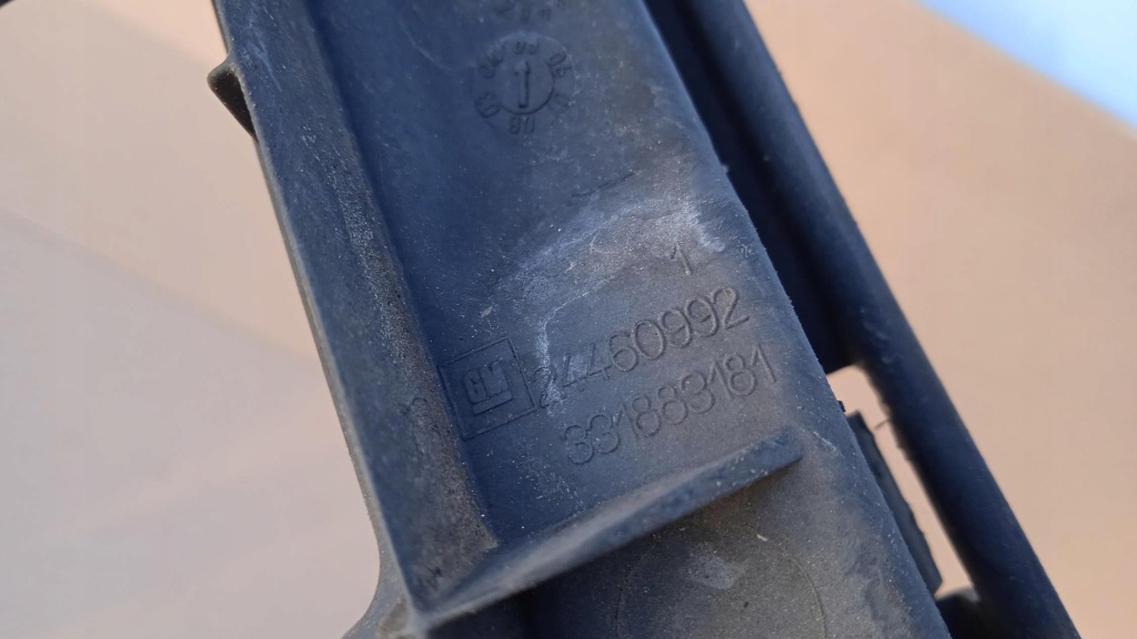 Opel astra h напрямна середній бампера перед Зі Шроту