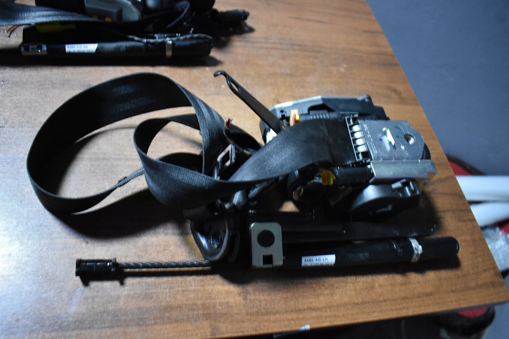 фото №1, Idealny pas натягувач передній лівий bentley bentayga 1