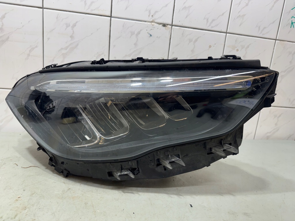 Купить Mercedes gla w247 рестайлинг  лампа правая перед передняя комплектная a2479063604
