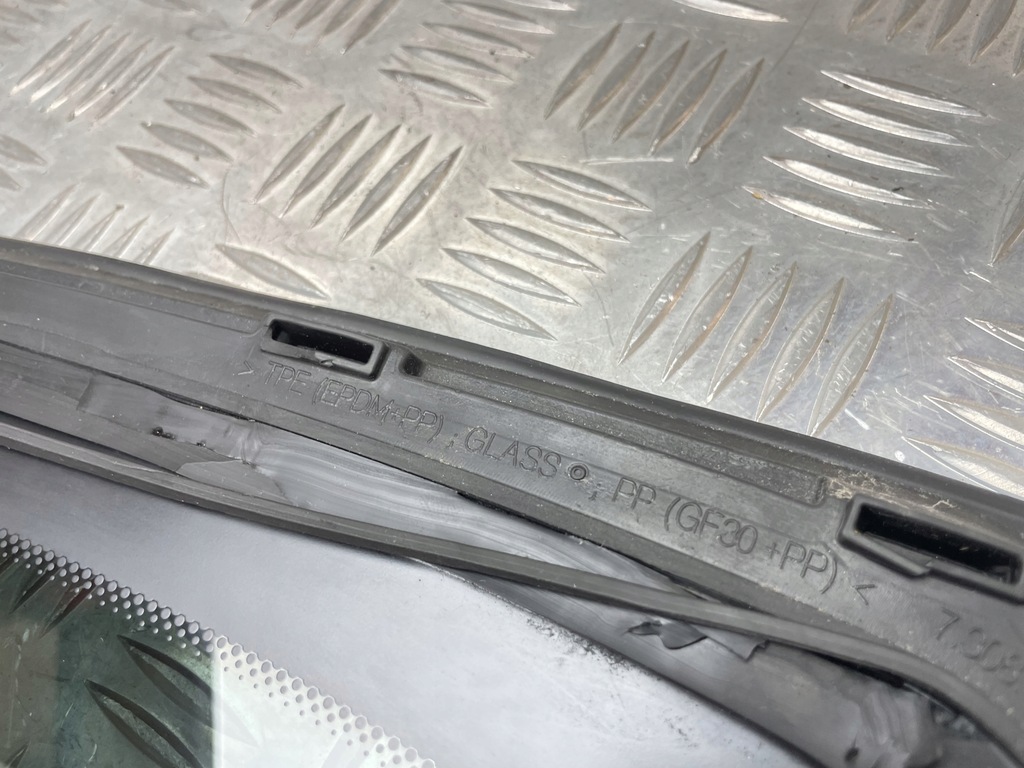 фото №13, Bmw f36 скло кузовна трикутник правий задня