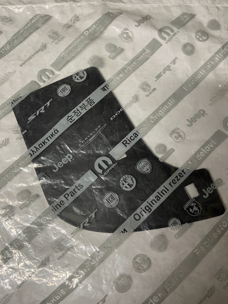 фото №1, Защита брызговик задняя jeep cherokee kl оригинальный номер 68261383aa