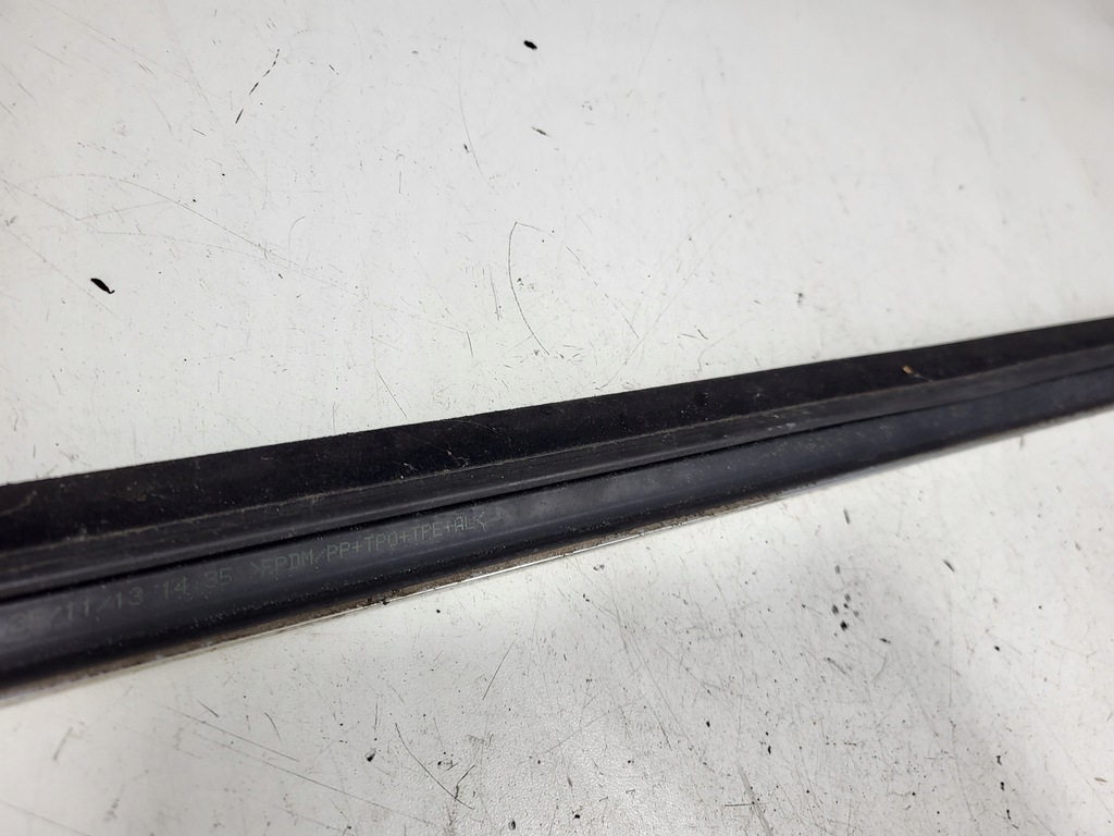 фото №10, Молдинг уплотнитель правый задняя peugeot 5008 i хром