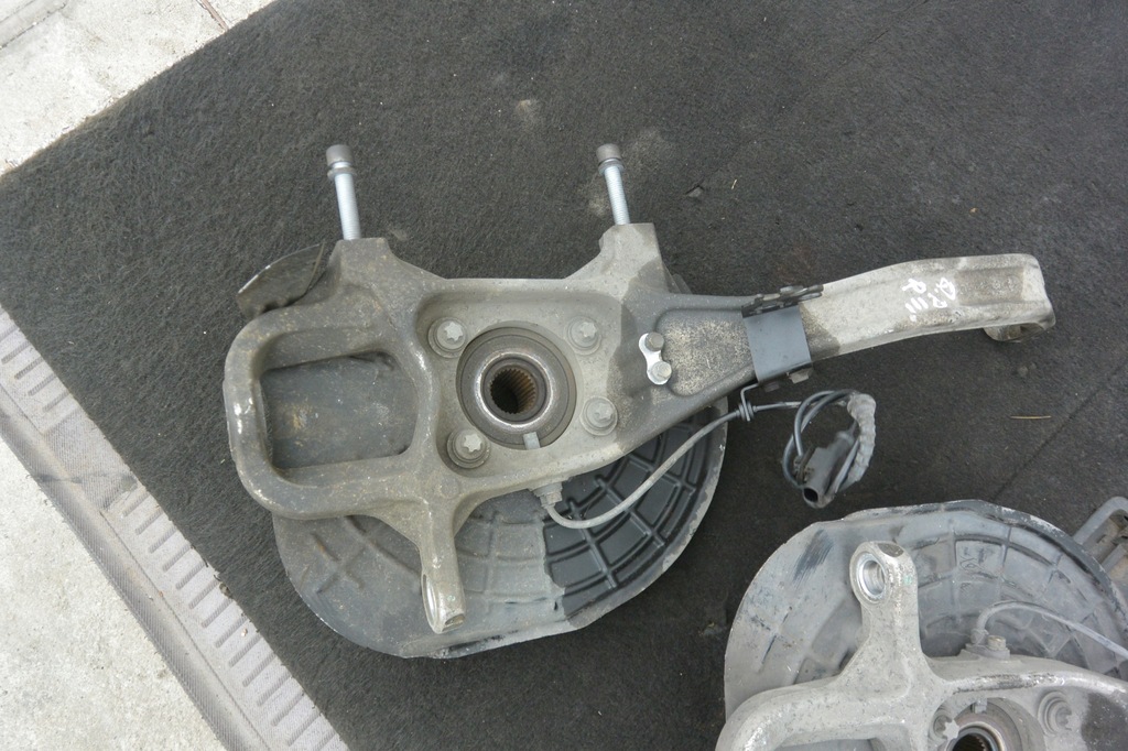 фото №7, Ghibli quattroporte поворотный кулак левая правая перед q4