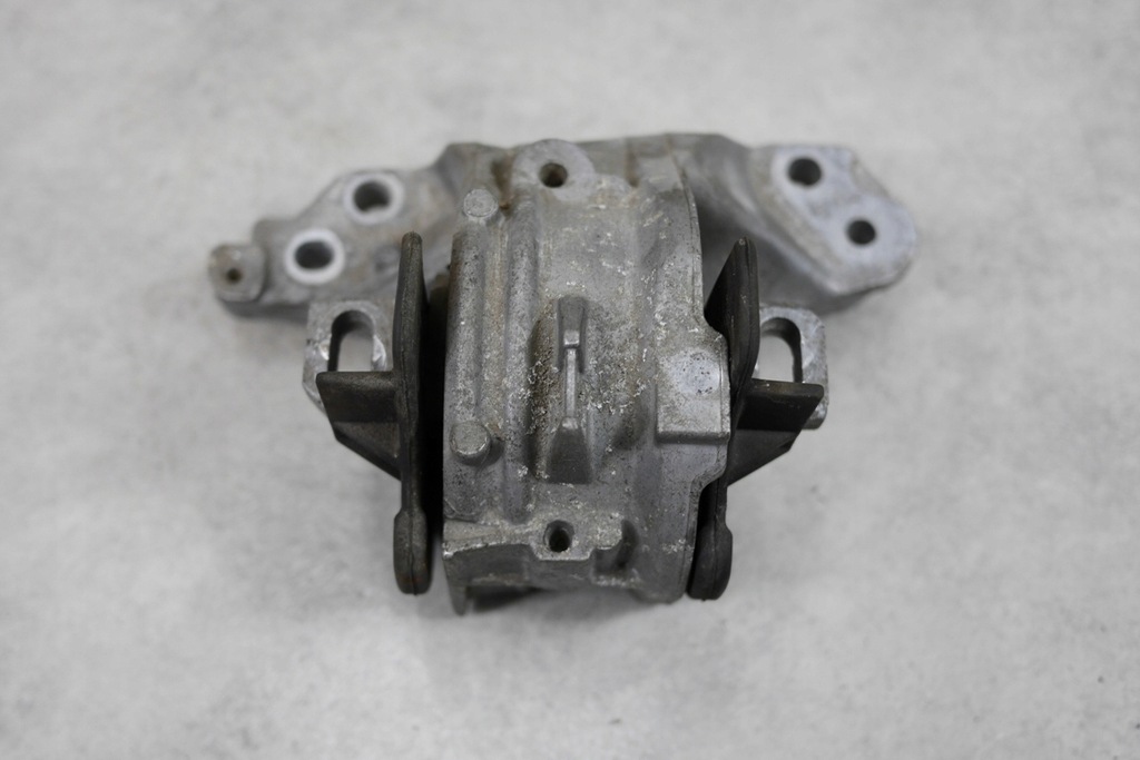 фото №5, Кронштейн подушка коробки peugeot 407 sw 2.2 b