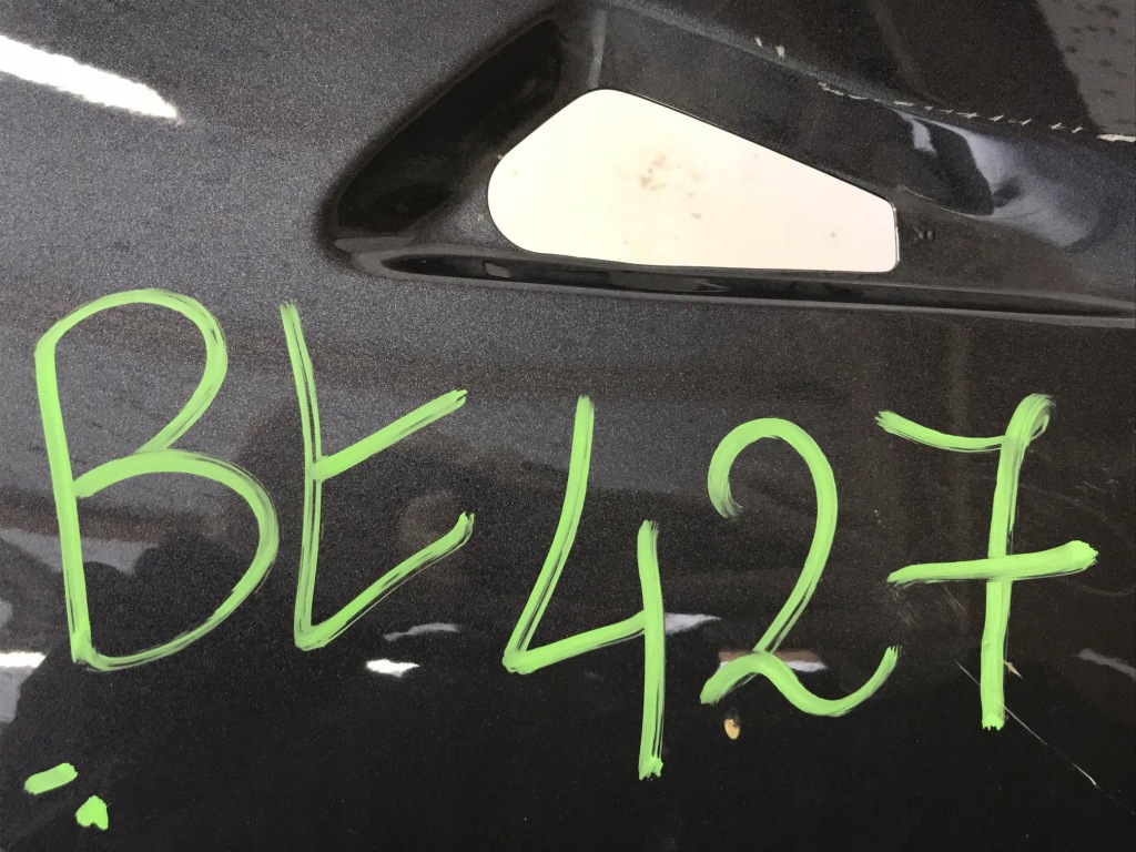 Tesla model 3 крыло  передний правый  1111268-00-e Киев