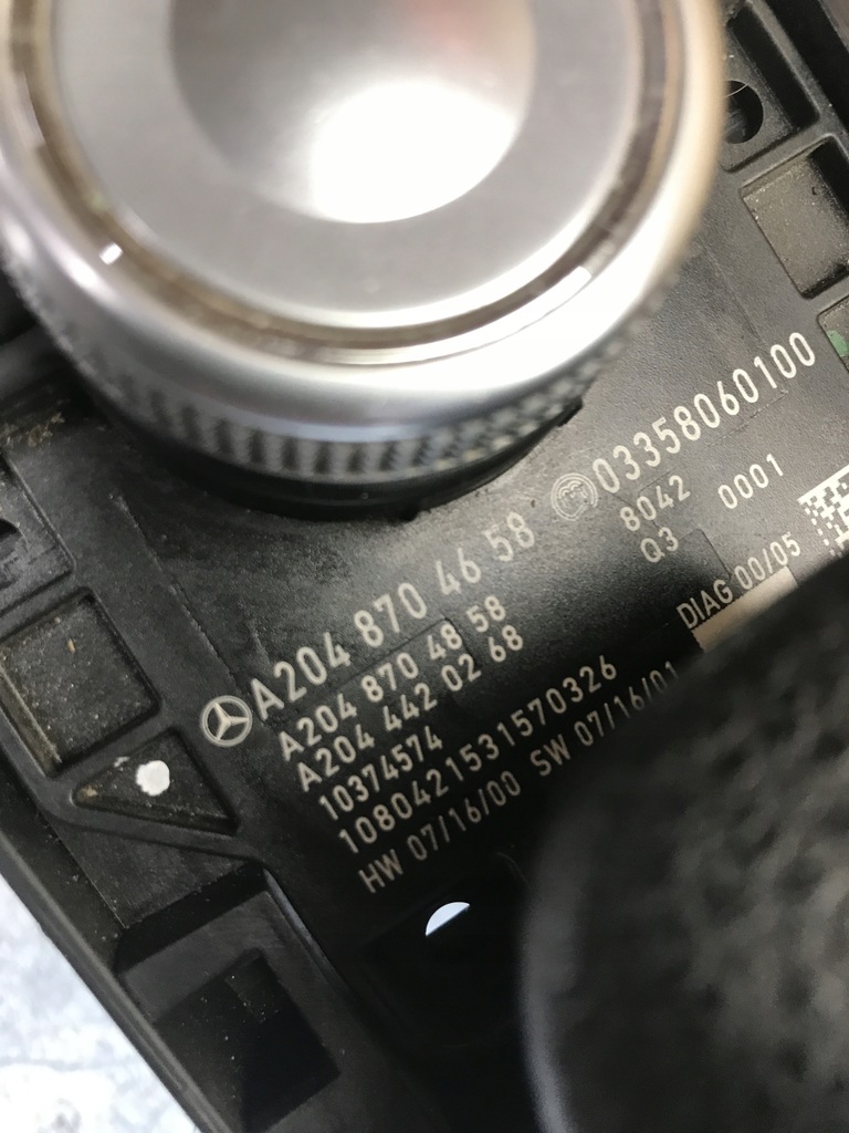 фото №10, Підлокітник бардачок mercedes w204 a2046800639