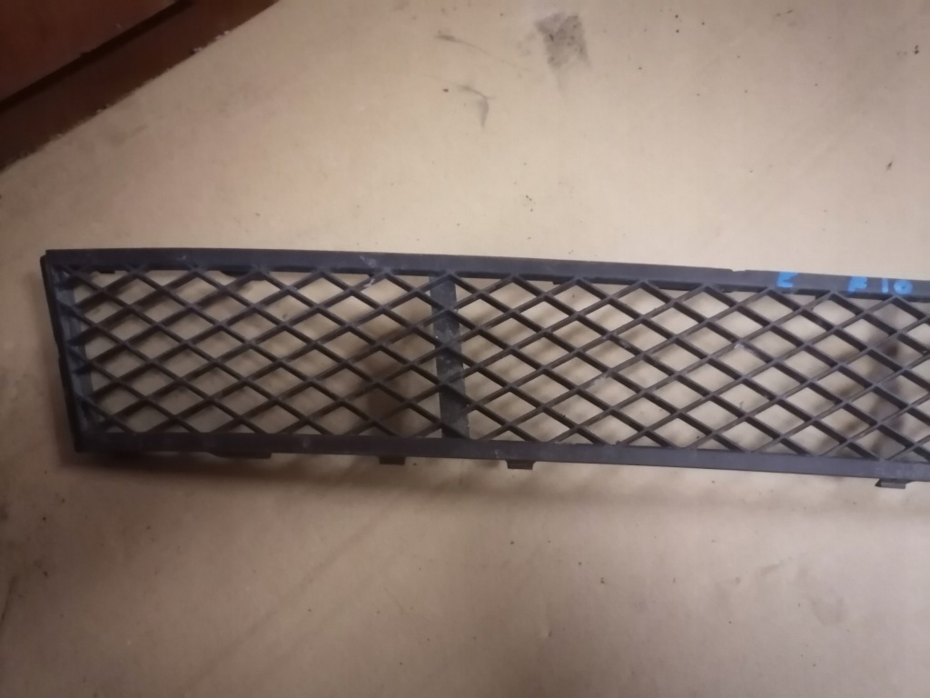 Решётка бампера средняя bmw f10 f11 Недорого