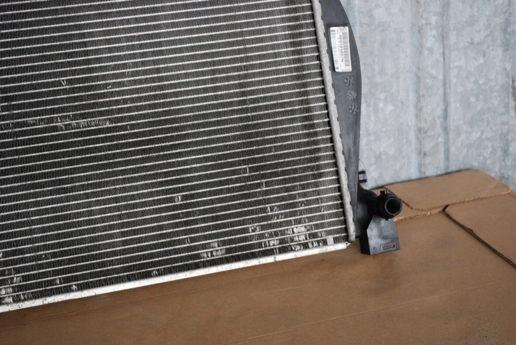 Радиатор воды a6 c6 механическая коробка передач 3.0 tdi 4f0121251n в Украине