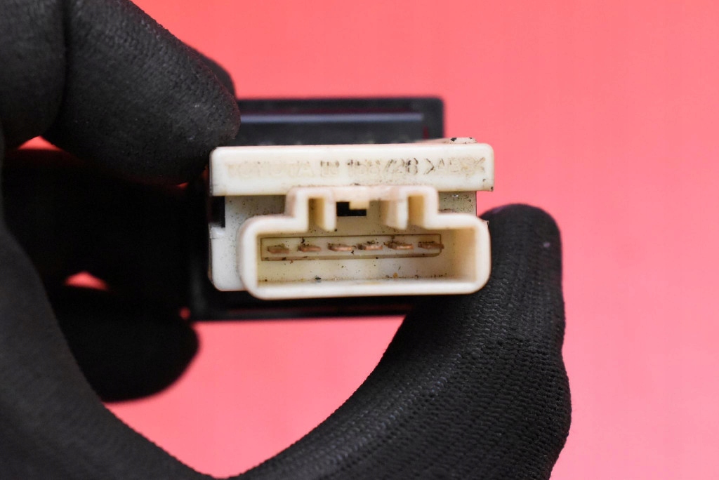 фото №7, Кнопка відкривання заливної пального 156726 lexus es 330 4 iv xv30 03-06