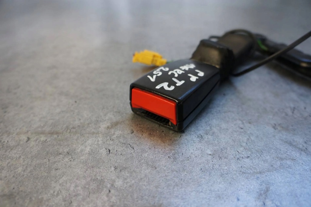 фото №3, Пряжка клипса натяжитель поперечина патрон правый перед mercedes r w251