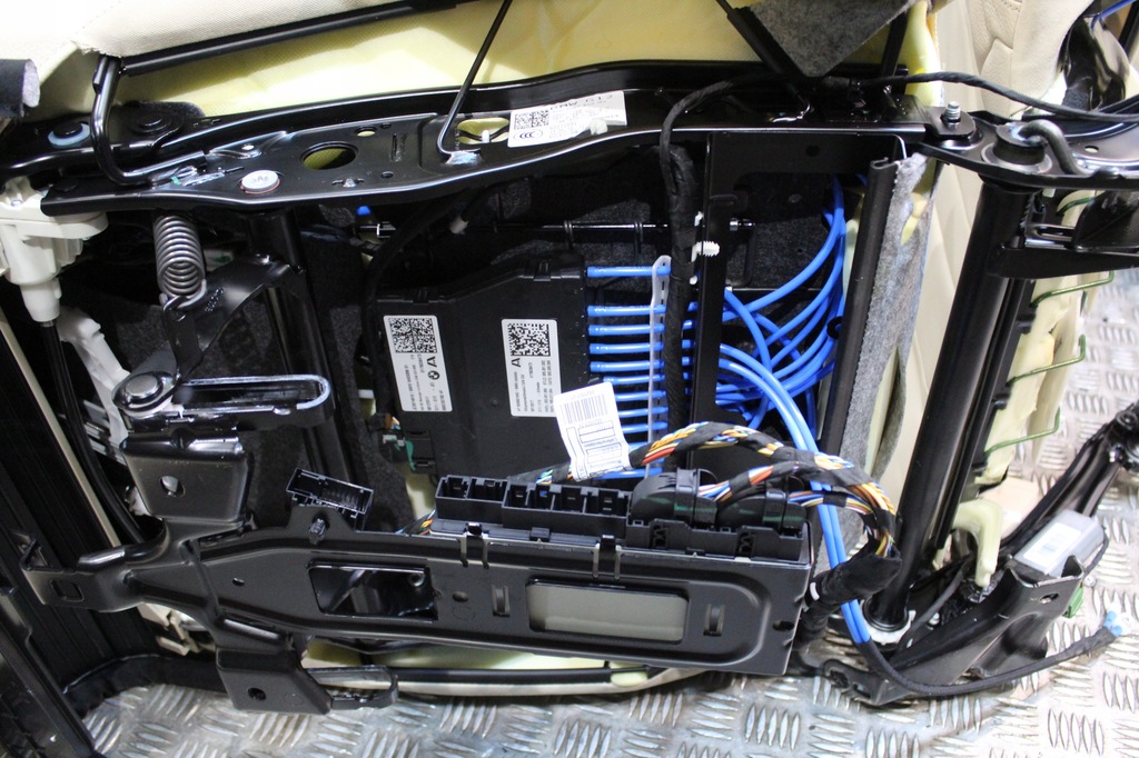 фото №10, Bmw g12 обивка заднее сиденье комфорт массаж обшивки задняя