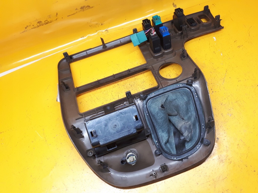 фото №10, Панель рамка консолі kia carnival i 99-06r