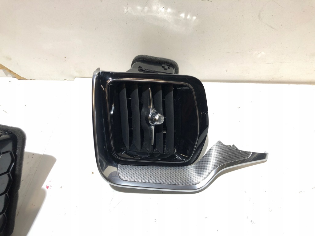 фото №4, Volvo v60 ii рамка навигации накладки воздуховоды хром декоры приборная панель панель