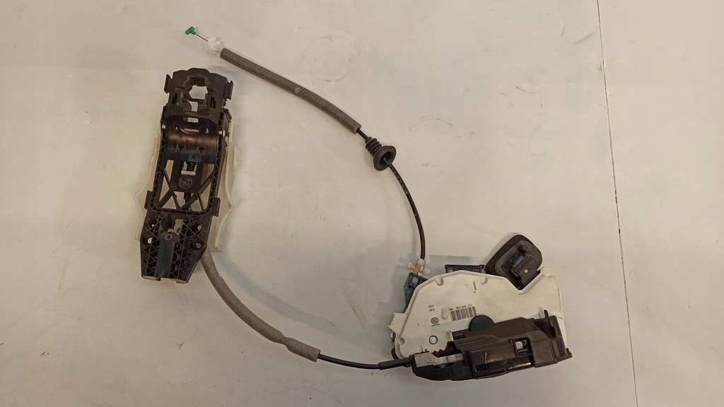 фото №1, Volkswagen оригинальный номер 5e0839016 замок дверь