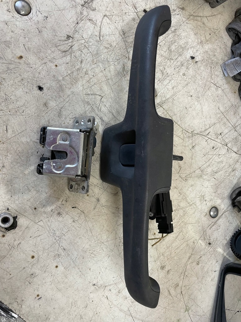 фото №1, Ручка замок крышки trafic ii