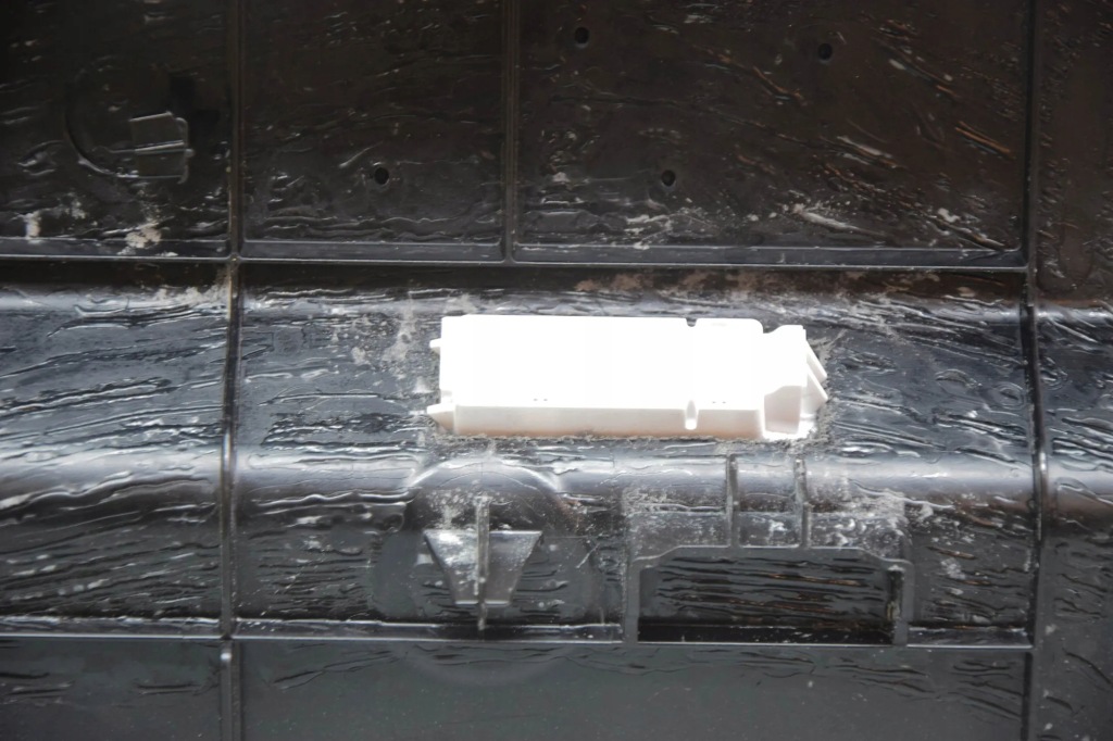 Правый  обивка багажника bmw 7438196 3.0l hybrid 210kw 2025 Оригинал