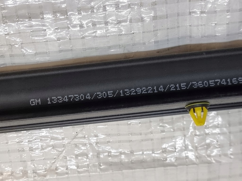 Ущільнювач  порога  права opel astra j iv 13347305 нова оригінал Київ